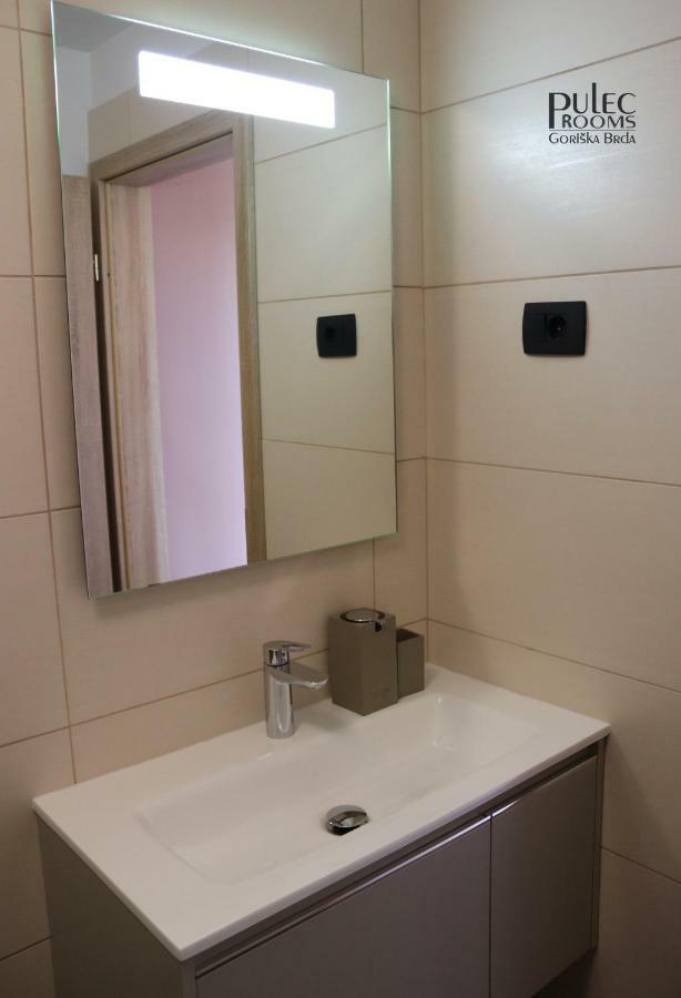 Apartma sobe Pulec Dobrovo Exterior foto