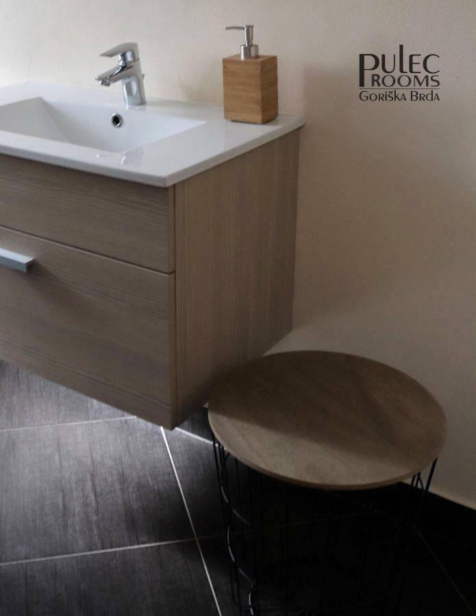 Apartma sobe Pulec Dobrovo Exterior foto